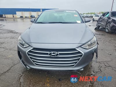Piąte zdjęcie samochodu w środku: 2018 HYUNDAI ELANTRA SE VIN:5NPD74LF5JH260001 - miniatura