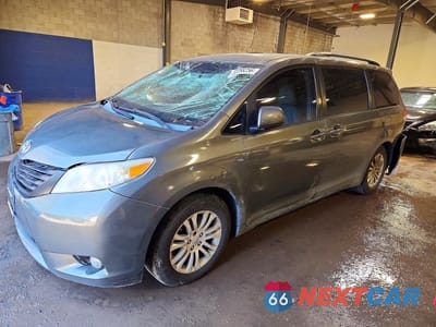 2011 TOYOTA SIENNA XLE 8-PASSENGER 5TDYK3DC1BS065734 - główne zdjęcie licytacji z USA - miniatura