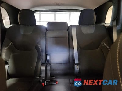 Zdjęcie 10 z 13 samochodu: 2016 JEEP CHEROKEE LATITUDE VIN:1C4PJMCS4GW175441 - miniatura