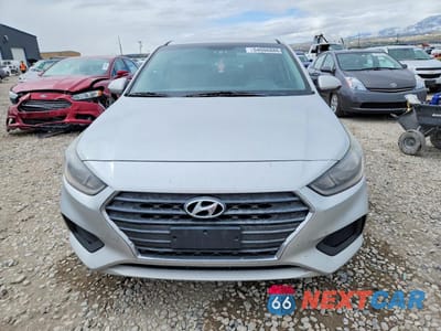 Piąte zdjęcie samochodu w środku: 2018 HYUNDAI ACCENT SE VIN:3KPC24A31JE012657 - miniatura
