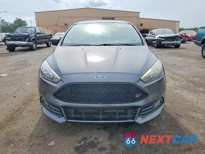 Piąte zdjęcie samochodu w środku: 2016 FORD FOCUS ST VIN:1FADP3L91GL308849 - miniatura