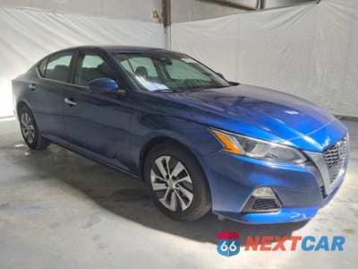 Czwarte zdjęcie samochodu z boku: 2019 NISSAN ALTIMA S VIN:1N4BL4BV8KC210241 - miniatura