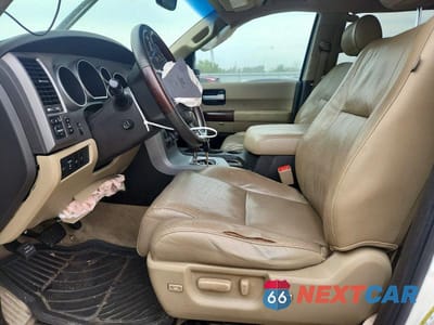 Zdjęcie 7 z 14 samochodu: 2011 TOYOTA SEQUOIA PLATINUM VIN:5TDDW5G18BS043724 - miniatura