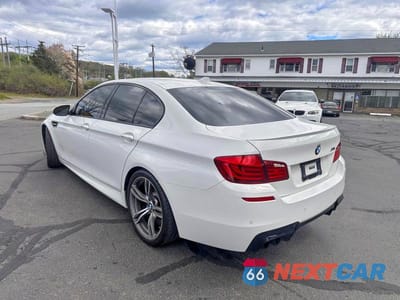 Trzecie zdjęcie samochodu z tyłu: 2013 BMW M5 VIN:WBSFV9C57DD095641 - miniatura