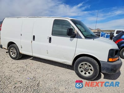 Czwarte zdjęcie samochodu z boku: 2010 GMC SAVANA G1500 VIN:1GTUGADX9A1117050 - miniatura