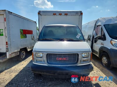 Piąte zdjęcie samochodu w środku: 2001 GMC SAVANA BOX TRUCK VIN:1GDHG31R911900495 - miniatura