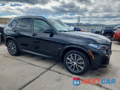 Czwarte zdjęcie samochodu z boku: 2025 BMW X5 XDRIVE50E VIN:5UX43EU00S9X92079 - miniatura