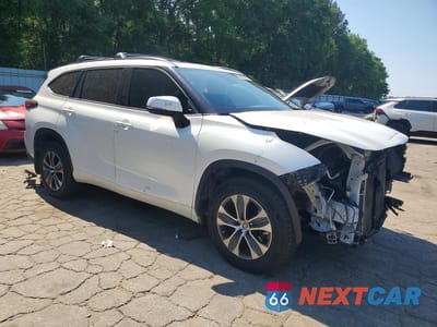 Czwarte zdjęcie samochodu z boku: 2021 TOYOTA HIGHLANDER XLE VIN:5TDGZRBH2MS130974 - miniatura