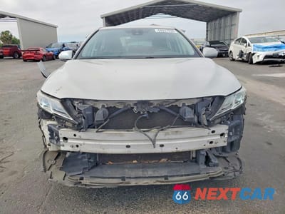 Piąte zdjęcie samochodu w środku: 2022 TOYOTA CAMRY LE VIN:4T1C11AK9NU019965 - miniatura