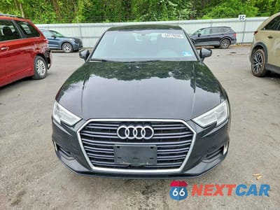 Piąte zdjęcie samochodu w środku: 2018 AUDI A3 PREMIUM VIN:WAUAUGFF6J1045871 - miniatura