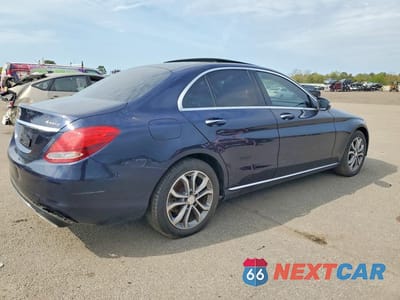 Trzecie zdjęcie samochodu z tyłu: 2017 MERCEDES-BENZ C 300 4MATIC VIN:55SWF4KB6HU210712 - miniatura