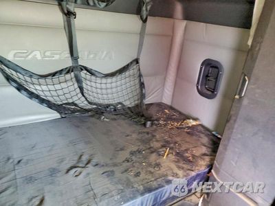 Zdjęcie 6 z 10 samochodu: 2022 FREIGHTLINER CASCADIA 126