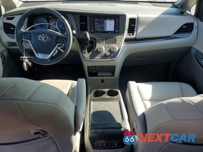 Zdjęcie 8 z 14 samochodu: 2018 TOYOTA SIENNA XLE 7-PASSENGER VIN:5TDYZ3DC1JS924220 - miniatura