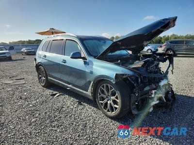 Czwarte zdjęcie samochodu z boku: 2023 BMW X7 XDRIVE40I VIN:5UX23EM0XP9P22992 - miniatura