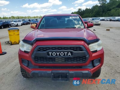 Piąte zdjęcie samochodu w środku: 2018 TOYOTA TACOMA SR V6 VIN:3TMCZ5AN0JM163496 - miniatura