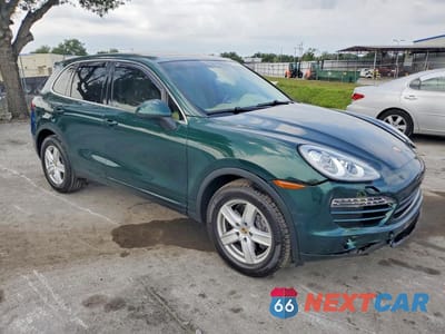 Czwarte zdjęcie samochodu z boku: 2013 PORSCHE CAYENNE VIN:WP1AA2A26DLA01895 - miniatura