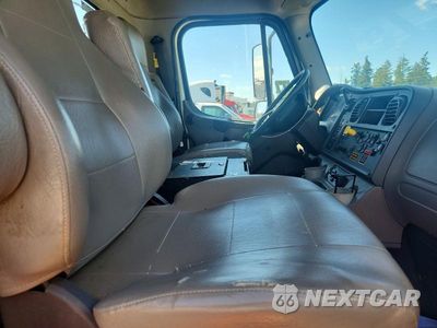 Piąte zdjęcie samochodu w środku: 2016 FREIGHTLINER M2 106 MED - BUCKET TRUCK VIN:1FVHCYCY2GHHL5690 - miniatura