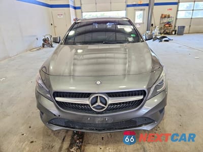 Piąte zdjęcie samochodu w środku: 2015 MERCEDES-BENZ CLA 250 VIN:WDDSJ4EB4FN171438 - miniatura