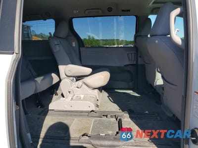 Zdjęcie 11 z 14 samochodu: 2018 TOYOTA SIENNA XLE 7-PASSENGER VIN:5TDYZ3DC1JS924220 - miniatura