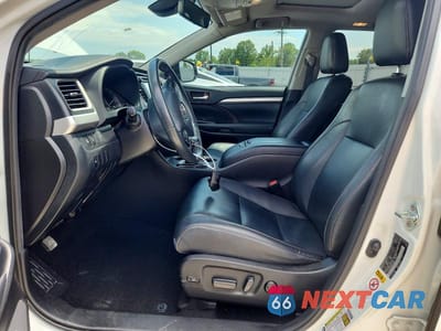 Zdjęcie 7 z 12 samochodu: 2019 TOYOTA HIGHLANDER XLE VIN:5TDJZRFH3KS998009 - miniatura