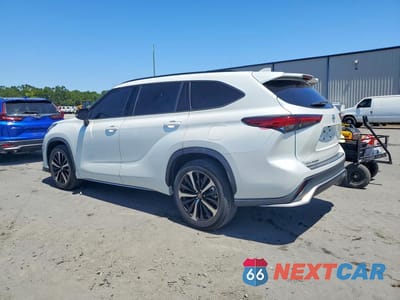 Drugie zdjęcie samochodu z przodu: 2022 TOYOTA HIGHLANDER XSE VIN:5TDLZRAH8NS132598 - miniatura