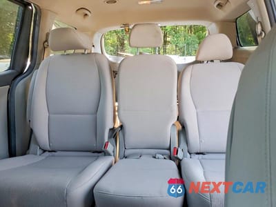 Zdjęcie 10 z 13 samochodu: 2017 KIA SEDONA LX VIN:KNDMB5C12H6227342 - miniatura