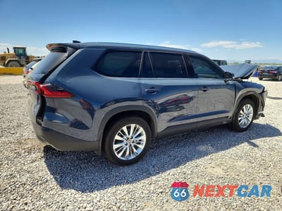 Trzecie zdjęcie samochodu z tyłu: 2026 TOYOTA GRAND HIGHLANDER PLATINUM VIN:5TDAAAB53TS120456 - miniatura
