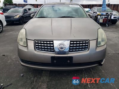 Piąte zdjęcie samochodu w środku: 2005 NISSAN MAXIMA 3.5 SE VIN:1N4BA41EX5C850155 - miniatura