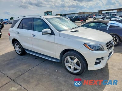Czwarte zdjęcie samochodu z boku: 2013 MERCEDES-BENZ ML 550 4MATIC VIN:4JGDA7DB4DA100925 - miniatura