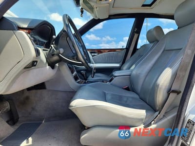 Zdjęcie 7 z 12 samochodu: 1998 MERCEDES-BENZ E 320 4MATIC VIN:WDBJF82F1WX007332 - miniatura