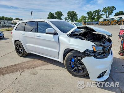 Czwarte zdjęcie samochodu z boku: 2019 JEEP GRAND CHEROKEE SRT-8 VIN:1C4RJFDJ2KC568228 - miniatura