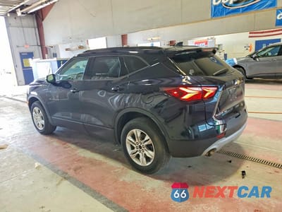 Drugie zdjęcie samochodu z przodu: 2021 CHEVROLET BLAZER 2LT VIN:3GNKBHR43MS535742 - miniatura
