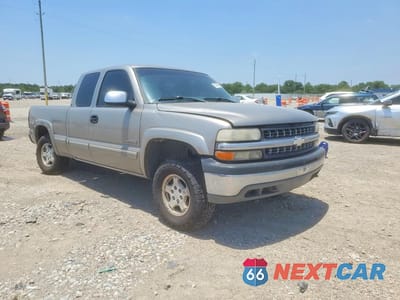Czwarte zdjęcie samochodu z boku: 2001 CHEVROLET SILVERADO K1500 VIN:2GCEK19V811338174 - miniatura