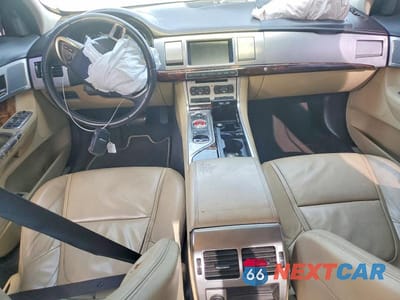 Zdjęcie 8 z 12 samochodu: 2012 JAGUAR XF VIN:SAJWA0FB9CLS59509 - miniatura