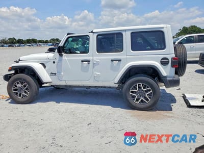 Drugie zdjęcie samochodu z przodu: 2026 JEEP WRANGLER SAHARA VIN:1C4PJXEN1TW179787 - miniatura
