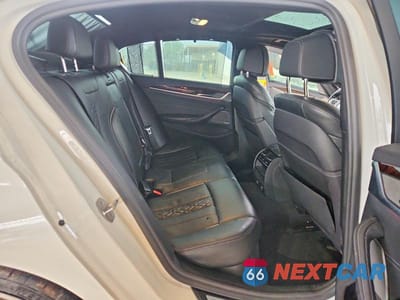 Zdjęcie 10 z 13 samochodu: 2019 BMW M550XI VIN:WBAJB9C51KB288772 - miniatura