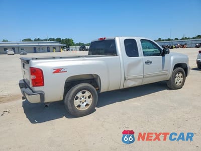 Trzecie zdjęcie samochodu z tyłu: 2011 CHEVROLET SILVERADO C1500 LT VIN:1GCRCSE00BZ423274 - miniatura