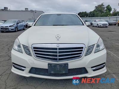 Piąte zdjęcie samochodu w środku: 2012 MERCEDES-BENZ E 350 VIN:WDDHF5KB6CA579805 - miniatura
