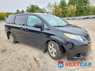 Czwarte zdjęcie samochodu z boku: 2017 TOYOTA SIENNA LE VIN:5TDKZ3DC9HS797832 - miniatura