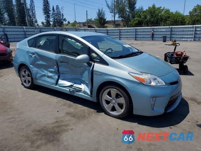 Czwarte zdjęcie samochodu z boku: 2013 TOYOTA PRIUS THREE VIN:JTDKN3DU9D1733866 - miniatura