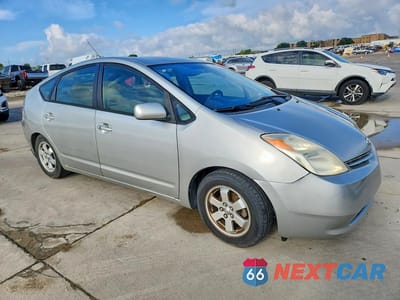 Czwarte zdjęcie samochodu z boku: 2005 TOYOTA PRIUS BASE VIN:JTDKB20U353008410 - miniatura