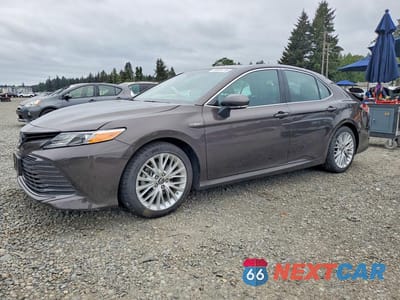 2018 TOYOTA CAMRY HYBRID XLE 4T1B21HK0JU503323 - główne zdjęcie licytacji z USA - miniatura