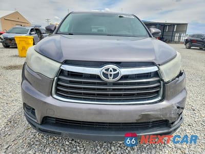 Piąte zdjęcie samochodu w środku: 2015 TOYOTA HIGHLANDER LE VIN:5TDBKRFH2FS177658 - miniatura