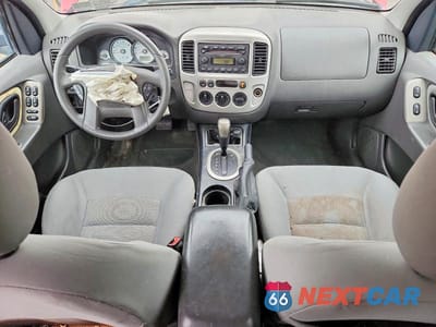 Zdjęcie 8 z 14 samochodu: 2005 FORD ESCAPE VIN:1FMCU931X5KE48991 - miniatura
