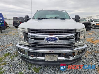 Piąte zdjęcie samochodu w środku: 2019 FORD F350 SUPER DUTY VIN:1FT8W3BT1KEG45045 - miniatura