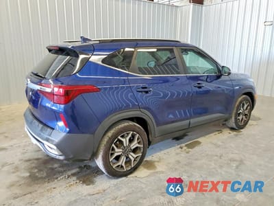 Trzecie zdjęcie samochodu z tyłu: 2021 KIA SELTOS EX VIN:KNDERCAA4M7066181 - miniatura