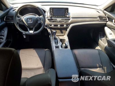 Zdjęcie 8 z 13 samochodu: 2019 HONDA ACCORD LX VIN:1HGCV1F18KA006034 - miniatura