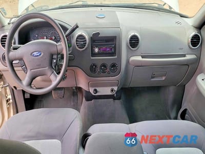Zdjęcie 9 z 10 samochodu: 2004 FORD EXPEDITION XLS VIN:1FMRU13W64LB74351 - miniatura