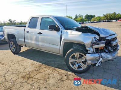 Czwarte zdjęcie samochodu z boku: 2017 CHEVROLET SILVERADO K1500 CUSTOM VIN:1GCVKPECXHZ201360 - miniatura