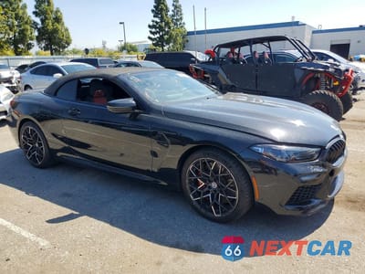 Czwarte zdjęcie samochodu z boku: 2023 BMW M8 VIN:WBSDZ0C0XPCM22524 - miniatura
